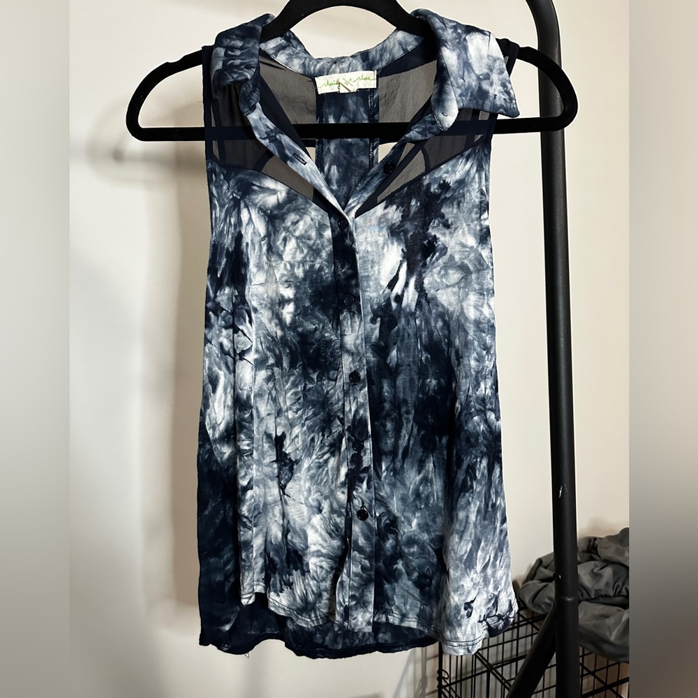 Staring at Stars Navy and White Tie-Dye Sleeveless Button Tank